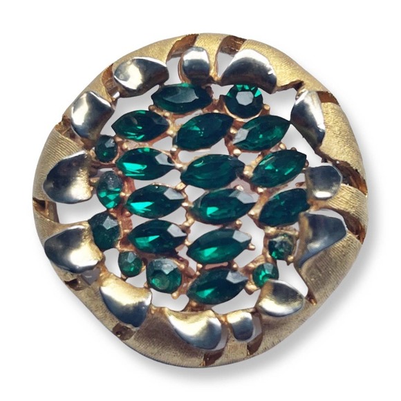 BSK Jewelry - Vintage Emerald Rhinestone and Gold Alloy BSK Mid Century Dimensional Brooch